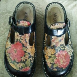 Alegria Beautiful Fall Clogs